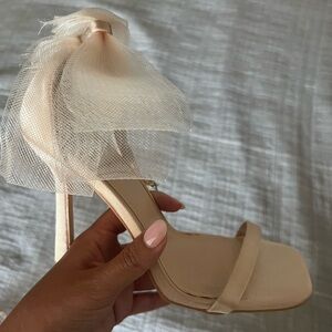 Nude heels with bow.